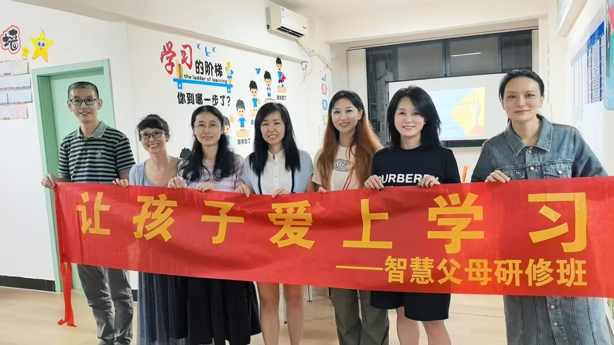 ​深入社区家庭，南粤青鸾公益沙龙点亮亲子教育明灯