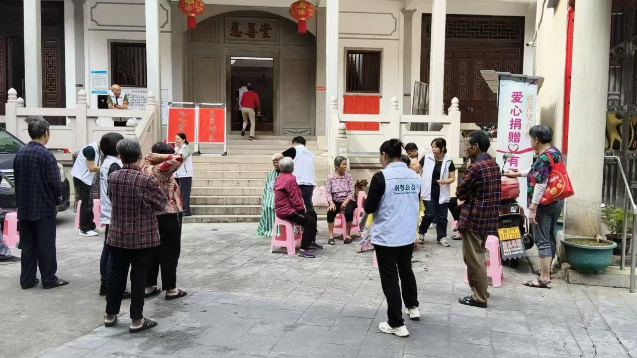 九九重阳暖人心｜南粤留隍服务队为老人儿童送上“发”短情长