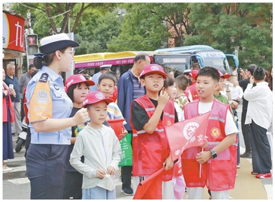 服务社会,当一名小小志愿者 —— 志愿服务助力少年儿童成长成才